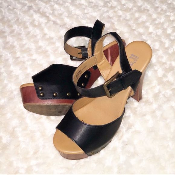It’s Shoes - Wooden Platform Sandals